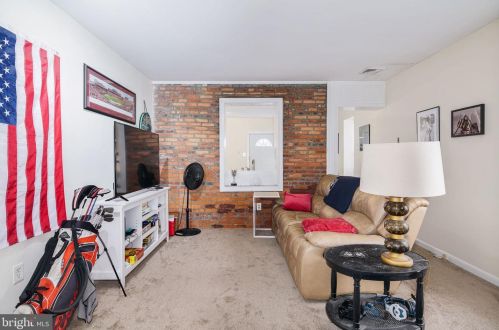 922 4 St, Philadelphia PA 19147-4104 exterior