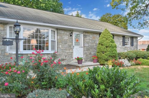 1666 Clearview Ave, Lancaster, PA 17601-4308