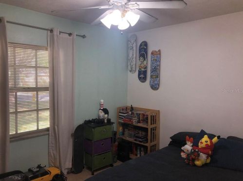 8005 Pne Hl Dr, Tampa FL 33617-7602 exterior