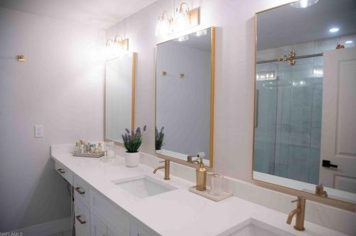 5975 Grn Blvd, Naples FL 34116-4827 exterior