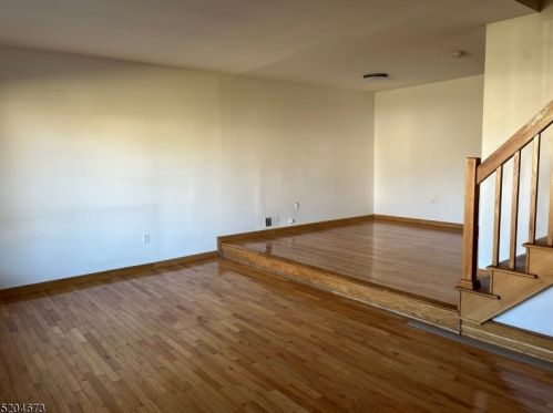 60 Aspen Dr, New Brunswick NJ  08902-1052 exterior