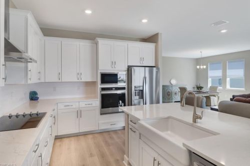 2090 Grv Dr, Naples FL 34120-1422 exterior