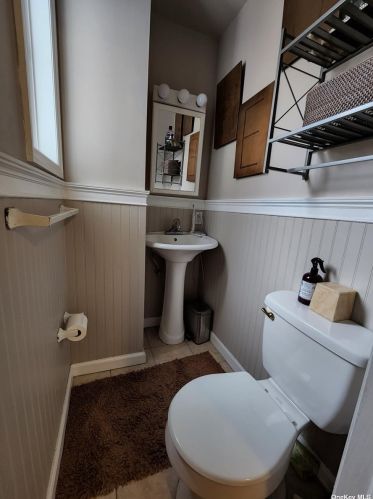 139 Buscher Ave, Valley Stream NY 11580-5204 exterior