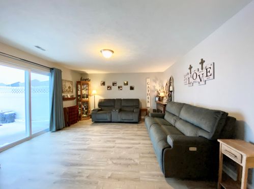 554 Oak Mdw Dr, Middlevle MI 49333-8478 exterior