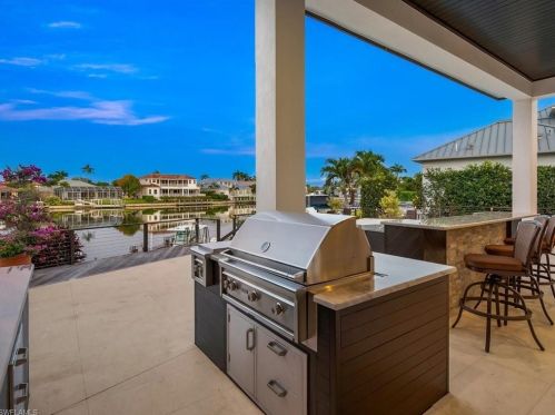 320 Devils Bight, Naples FL 34103-2432 exterior