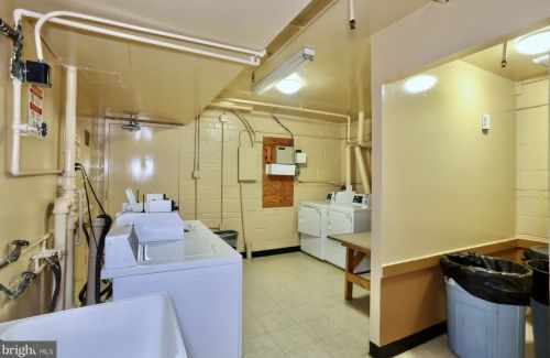 14 Canterbury Sq, Alexandria VA  22304-3056 exterior