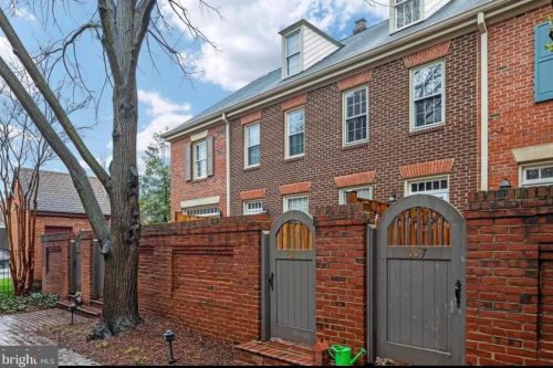 659 Columbus St, Alexandria VA  22314-1848 exterior