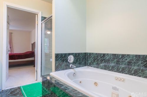 122 Dewolfe St, Edison NJ  08817-5145 exterior