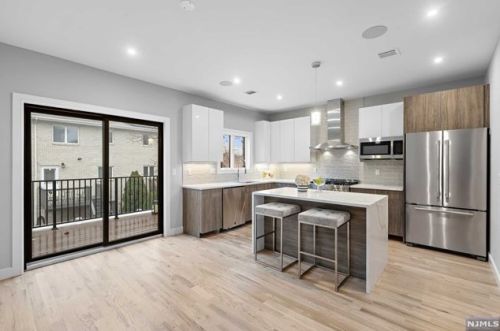 55 Knox Ave, Cliffside Park NJ 07010-3102 exterior