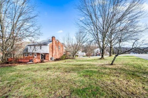 2312 Mill Grove Rd, Pittsburgh PA 15241-2726 exterior