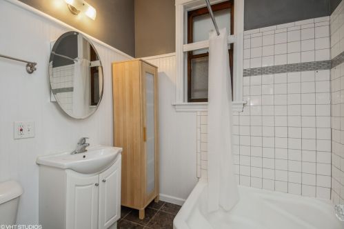 1642 Berwyn Ave, Chicago IL 60640-2007 exterior