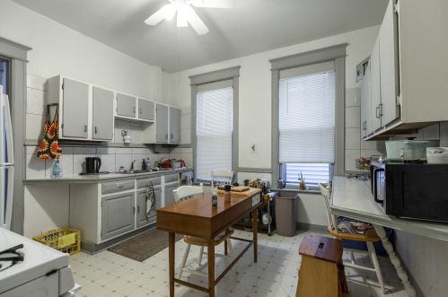 2521 Murray Ave, Milwaukee WI  53211-3918 exterior