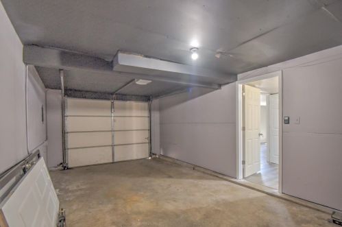 6848 3 Ave, Gary IN 46406-0015 exterior