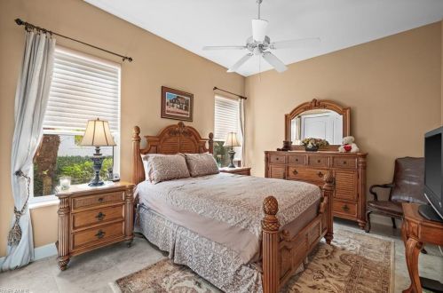 5802 Hammock Is Dr, Naples FL 34119-4696 exterior