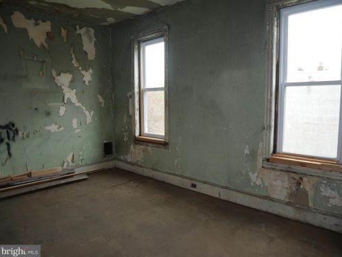 3311 16th St, Philadelphia PA  19140-4902 exterior