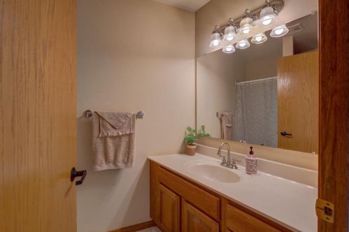 31 Ponwood Cir, Madison WI  53717-1179 exterior