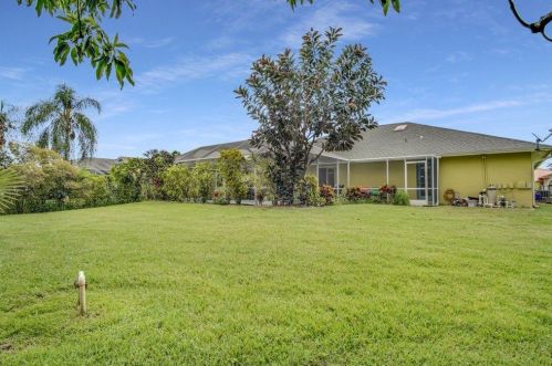 241 Dalton Cir, Fort Pierce FL 34953-5846 exterior