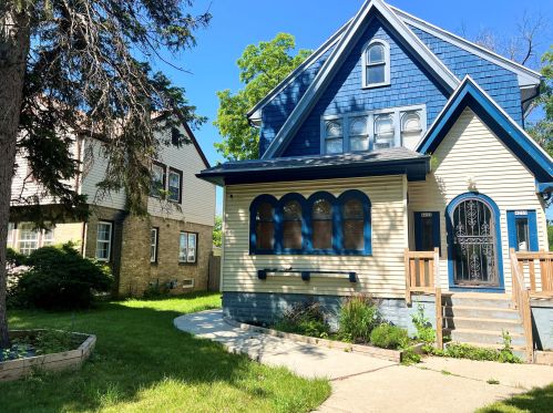 4233 19th Pl, Milwaukee, WI 53209-6833