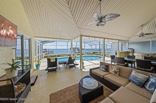 3010 Newfound Harbor Dr, Merritt Island FL 32952-2624 exterior