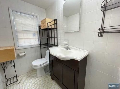 58 Hackensack St, East Rutherford NJ 07073-1415 exterior