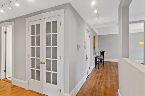 1853 Greenleaf Ave, Chicago, IL 60626-2303