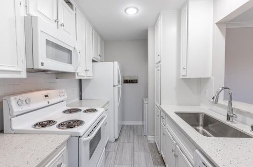 4554 Glenwick Ln, Dallas TX  75205-4622 exterior