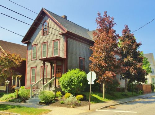 16 Grove St, Concord, NH 03301-3642