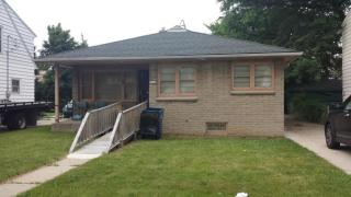 1912 Fairmount Ave, Milwaukee WI  53209-5227 exterior