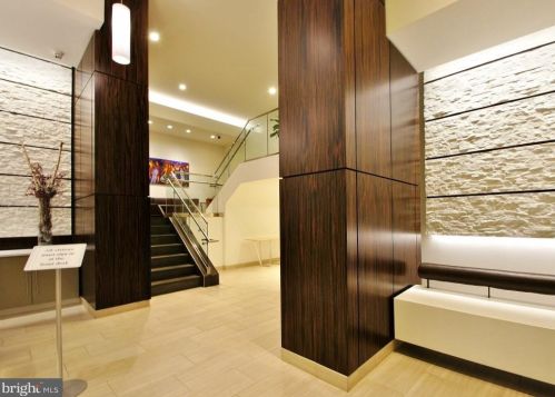 1420 Locust St, Philadelphia PA 19102-4201 exterior