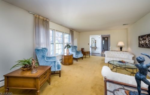 22 Heritage Dr, Warren NJ 07059-6827 exterior