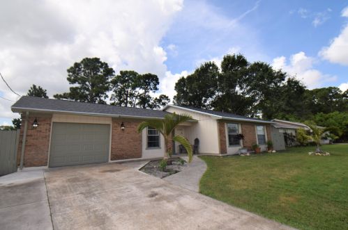 890 Walters Ter, Fort Pierce FL  34983-3987 exterior