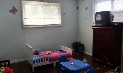 52 Broadleaf Ln, Enfield CT 06082-5543 exterior