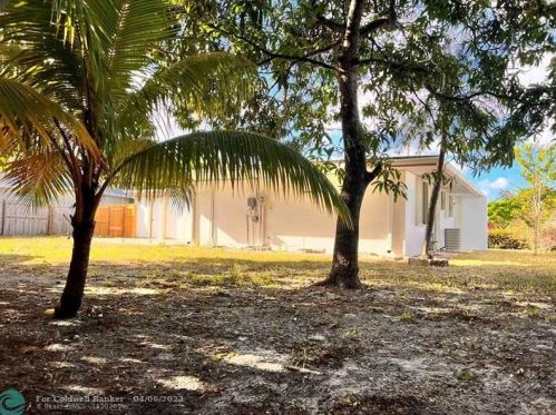 124 Lobster Rd, Fort Pierce FL  34983-1718 exterior