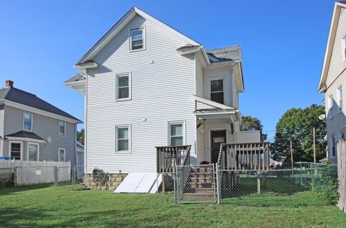 8 Franklin St, Enfield CT 06082-3608 exterior