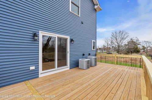 16 John St, Old Bridge NJ 08857-1705 exterior