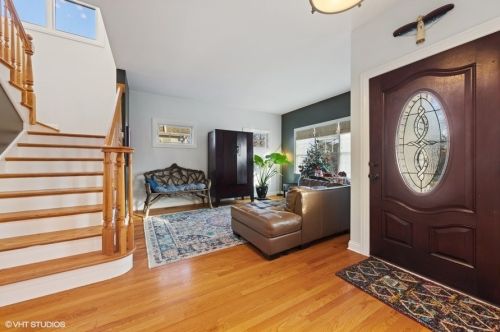 348 Maple Ave, Elmhurst, IL 60126-2335