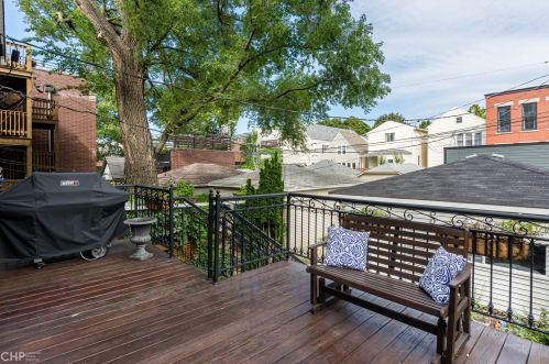 1512 Oakdale Ave, Chicago IL 60657-4011 exterior