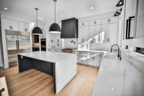 194 Myrtle Ave, Elmhurst, IL 60126-3244