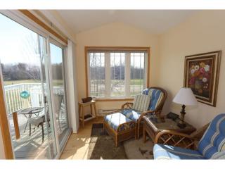 2813 Spy Glass Dr, Chaska, MN 55318-1182