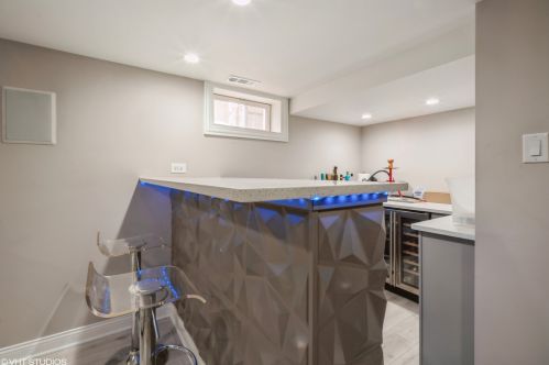 9438 Prairie Ave, Chicago IL  60619-7220 exterior