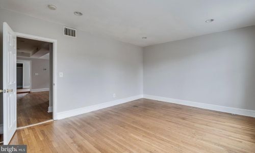 1320 T St, Washington DC 20009-4438 exterior