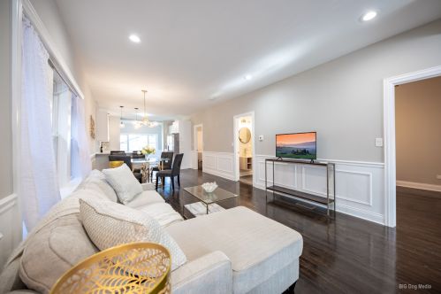 7616 Luella Ave, Chicago IL 60649-4108 exterior