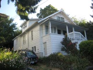 122 Bowdoin Pl, Seattle, WA 98103-7065