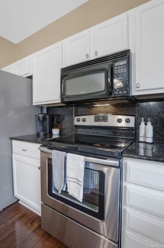 823 Cyn Crk Dr, Holly MI 48442-1560 exterior