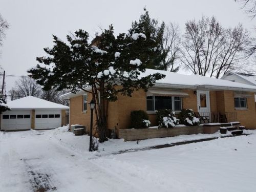 1322 Grandview Dr, Champaign, IL 61820-6846