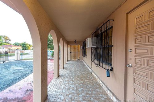 160 41st St, Hialeah FL  33013-2236 exterior