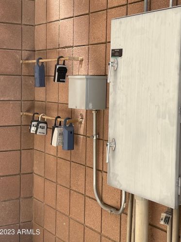 9820 Central Ave, Phoenix AZ  85020-1032 exterior