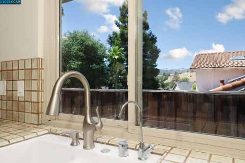 3020 Shetland Dr, Concord CA 94523-1606 exterior