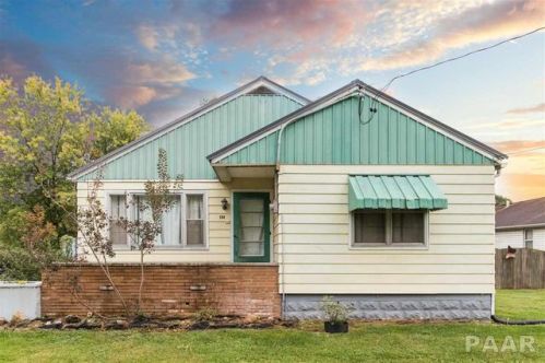 134 Roosevelt St, Pekin, IL 61554-1142