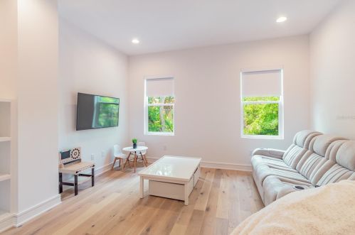 503 Davis Blvd, Tampa FL 33606-4012 exterior